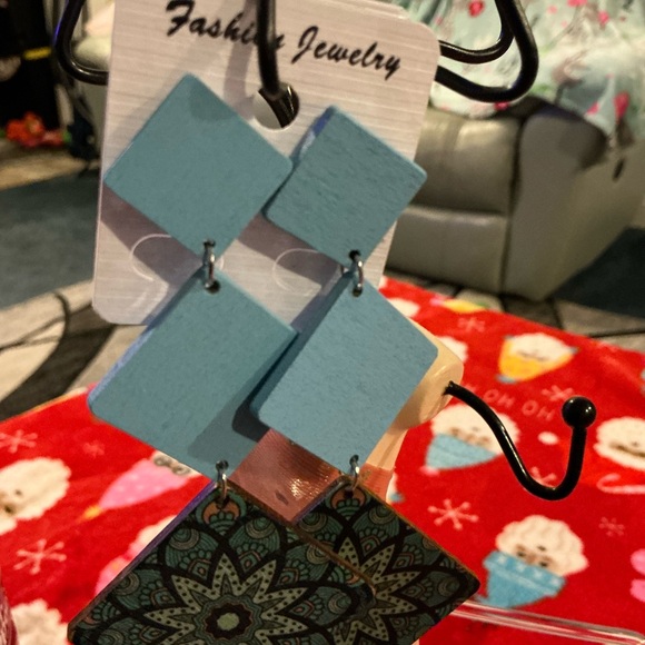 Earrings - Picture 6 of 6